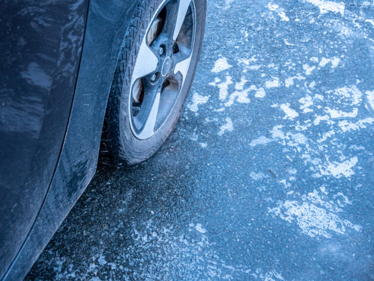 Who Pays for Damages in Multi-Car Pileups on Icy Roads?